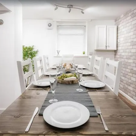 Amazing 1b Apartment Rom